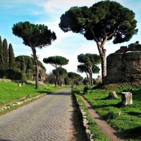 Basilica San Giovanni Appia Antica A Casa Di Amici Рим Екстер'єр фото