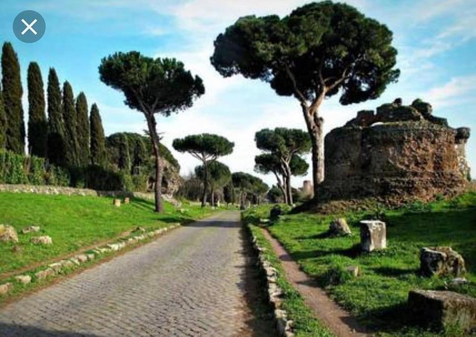 Basilica San Giovanni Appia Antica A Casa Di Amici Рим Екстер'єр фото
